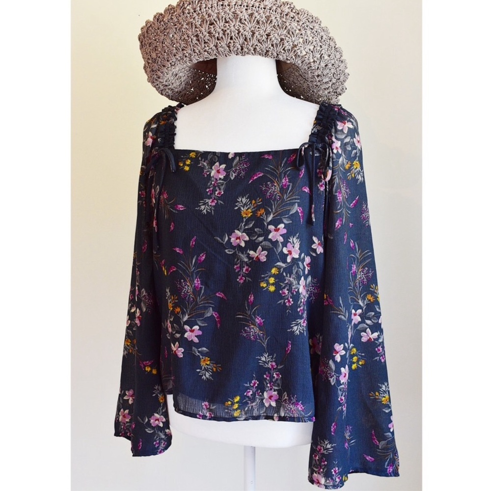 NWOT June & Hudson Boho Floral Bell Sleeve Blouse